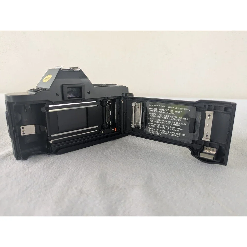 Vtg Canon T70 35mm Film Camera w/ 2 Lens - FD 35-70mm F/3.5-4.5 Zoom, 50mm 1:1.8